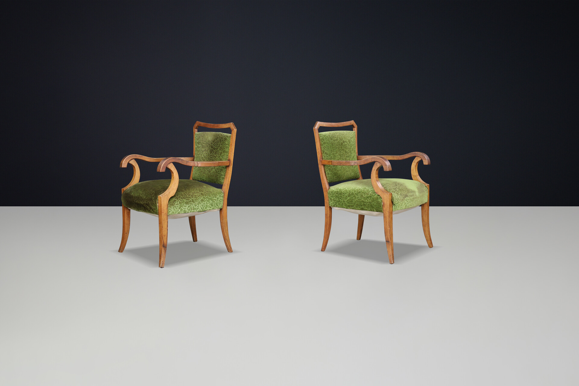 Sculptural armchairs in Walnut and original upholstery, Italy 1930s Mid-20th century