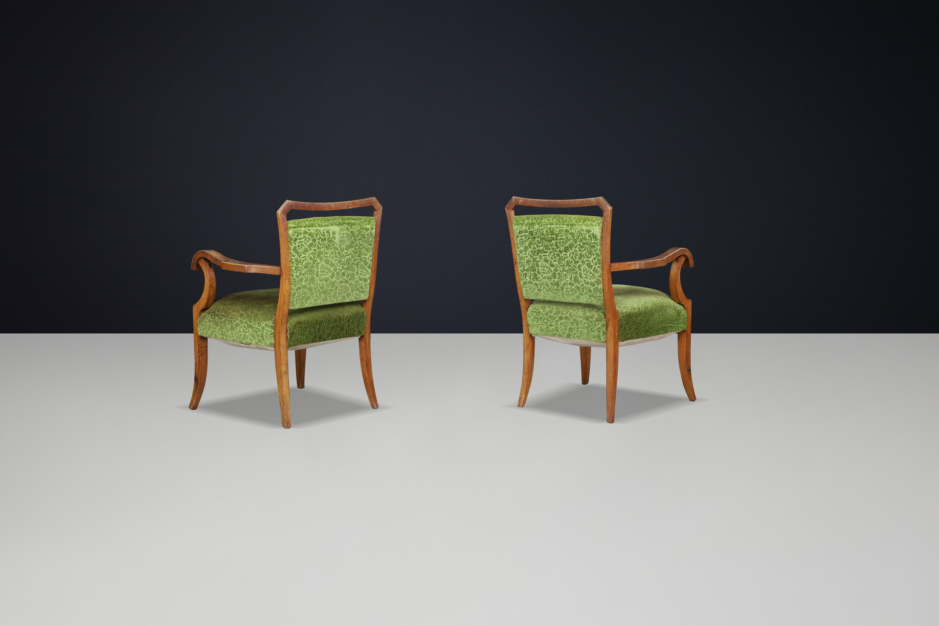 Sculptural armchairs in Walnut and original upholstery, Italy 1930s Mid-20th century